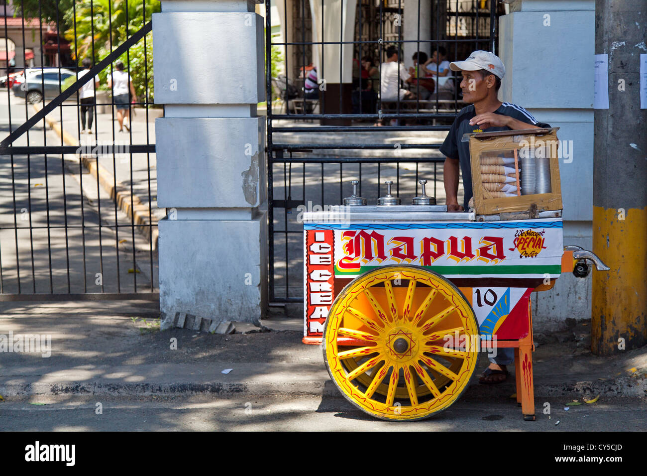 Street Food in the Old Town of Manila, Philippines Stock Photo - Alamy