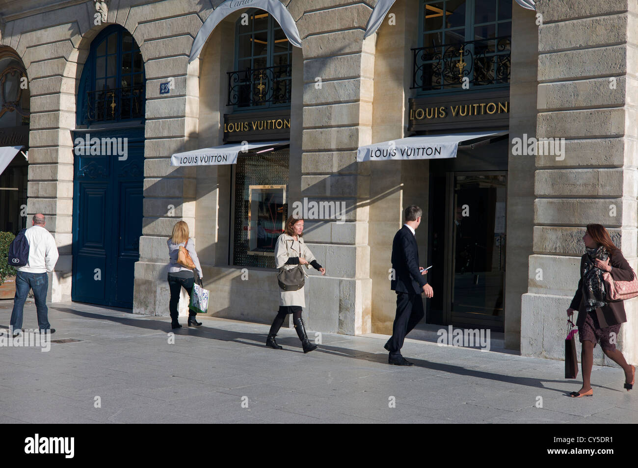 Louis Vuitton Flagship Store In Paris Stock Photo - Download Image Now - Louis  Vuitton - Designer Label, Store, Waiting In Line - iStock