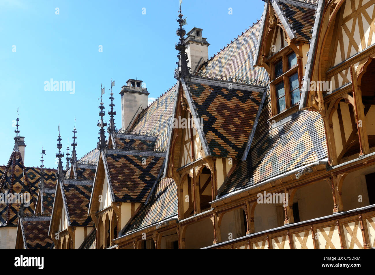 Beaune, Hospices de Beaune, Hotel Dieu, roof in varnished tiles multicolored in courtyard. Cote d'Or. Bourgogne Franche Comte. France Stock Photo