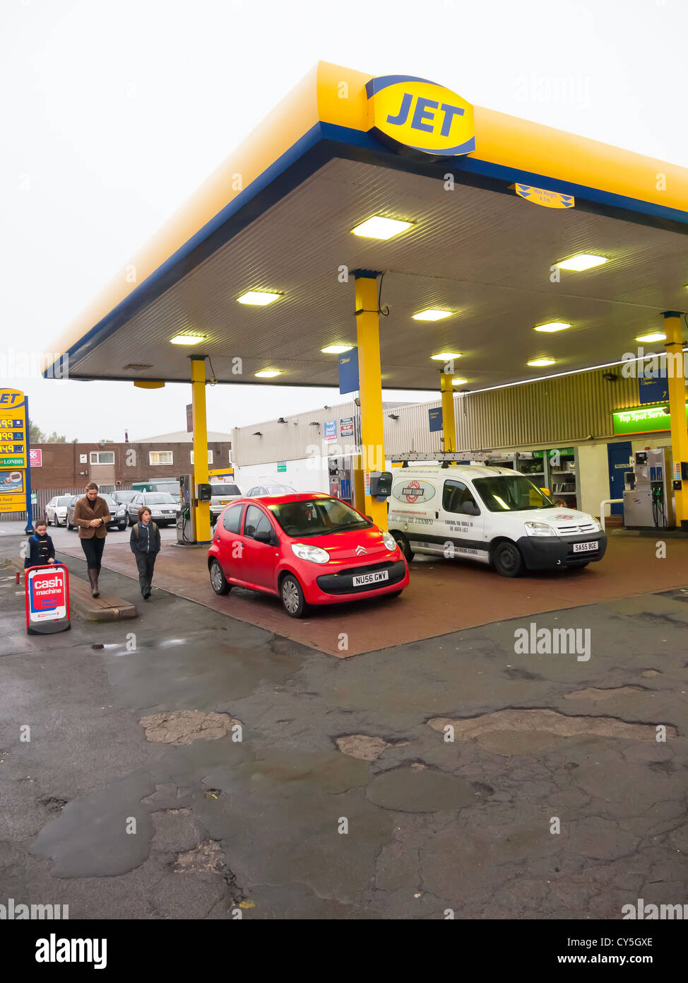 Jet petrol station hires stock photography and images Alamy