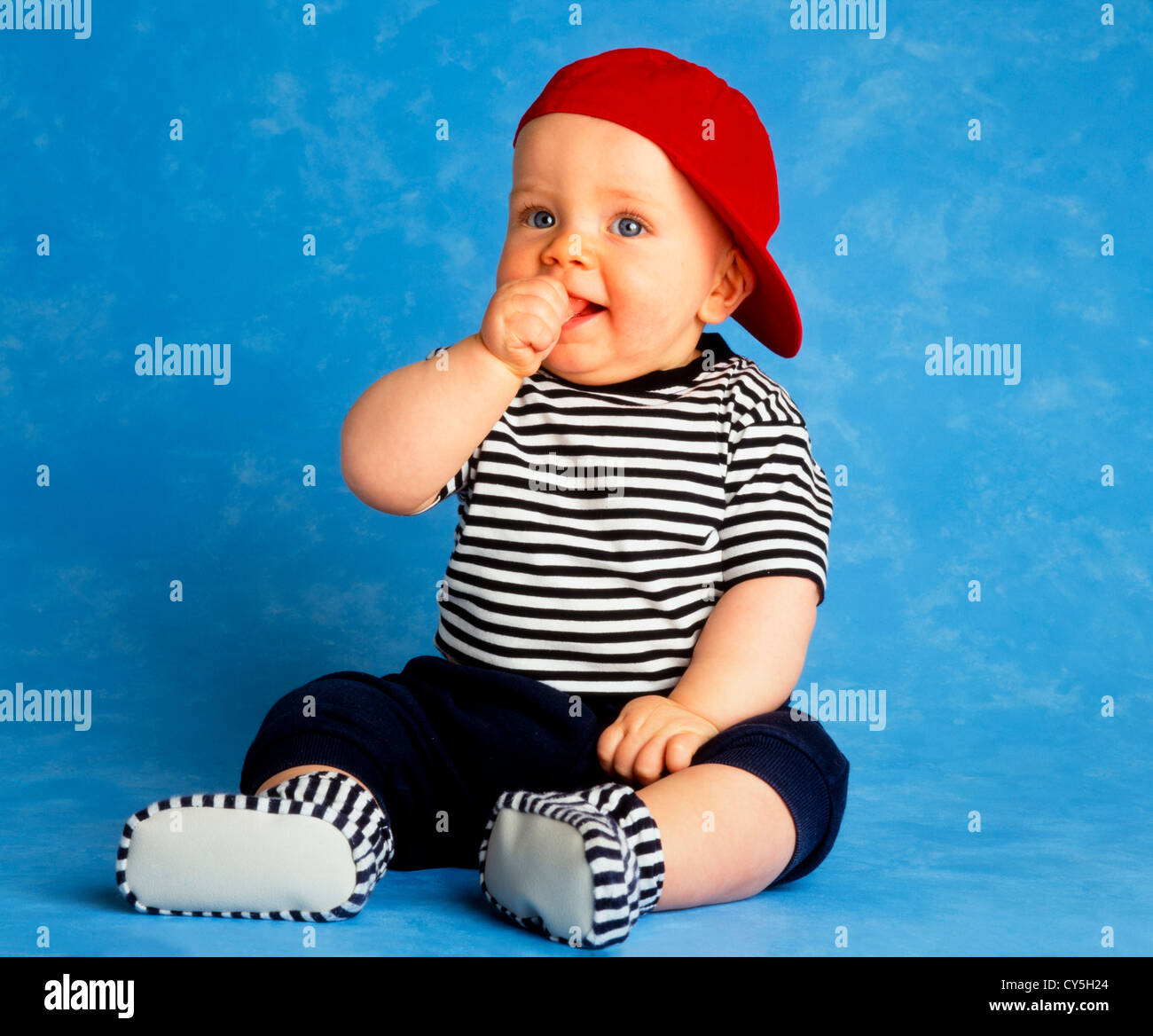 6 month old baby sitting up hi-res stock photography and images - Alamy