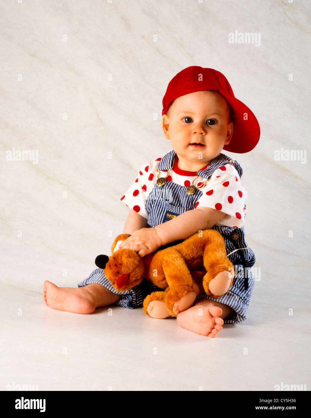 6 month old baby sitting up hi-res stock photography and images - Alamy