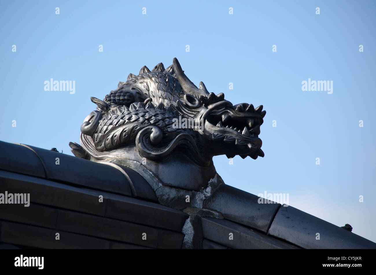 Japanese dragon statue hi-res stock photography and images