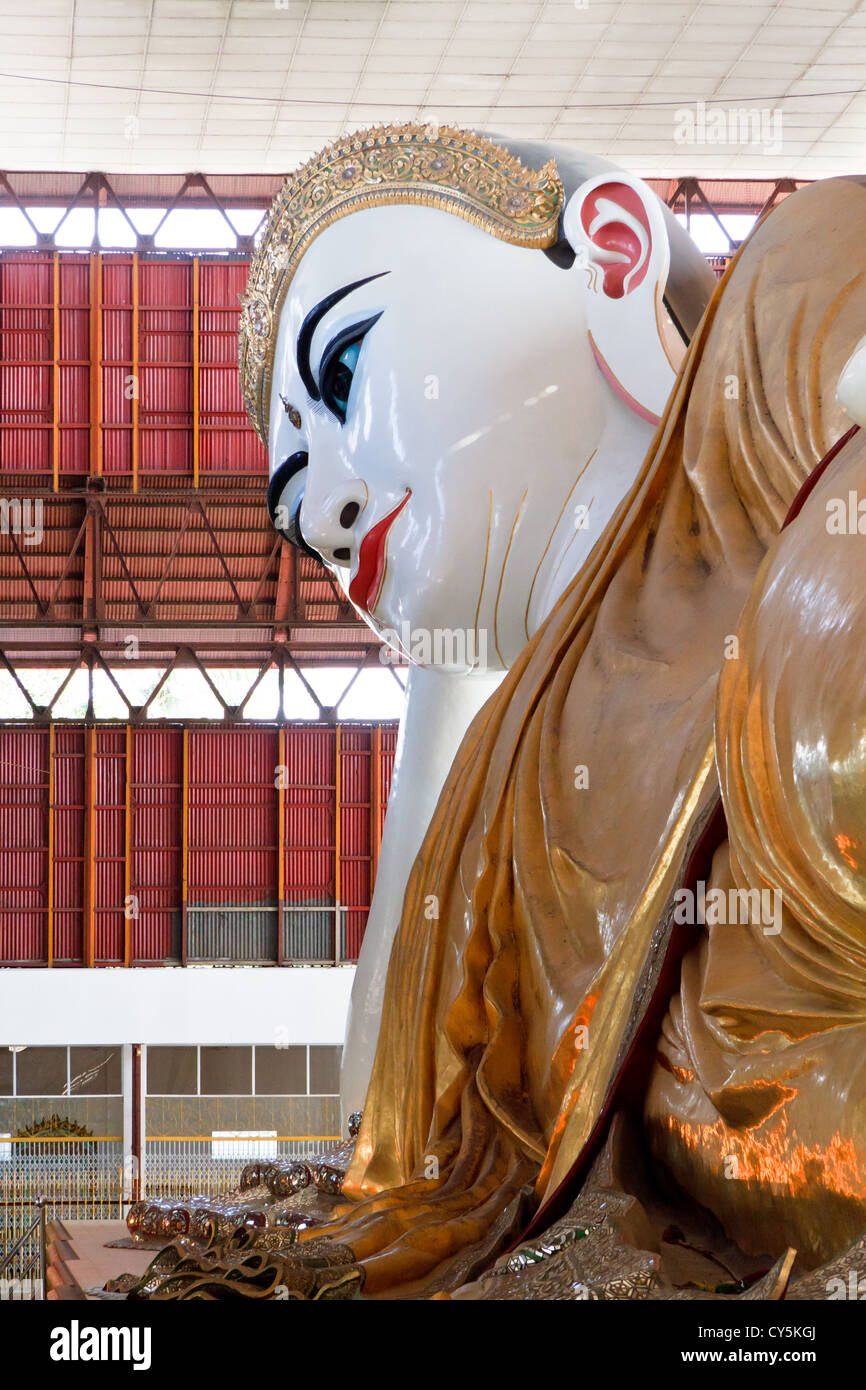 Chauk htat gyi buddha temple hi-res stock photography and images - Alamy