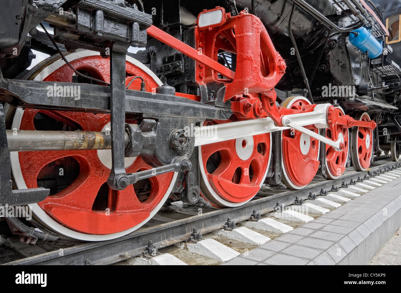 Wheels and connecting rod of old steam Stock Photo Alamy