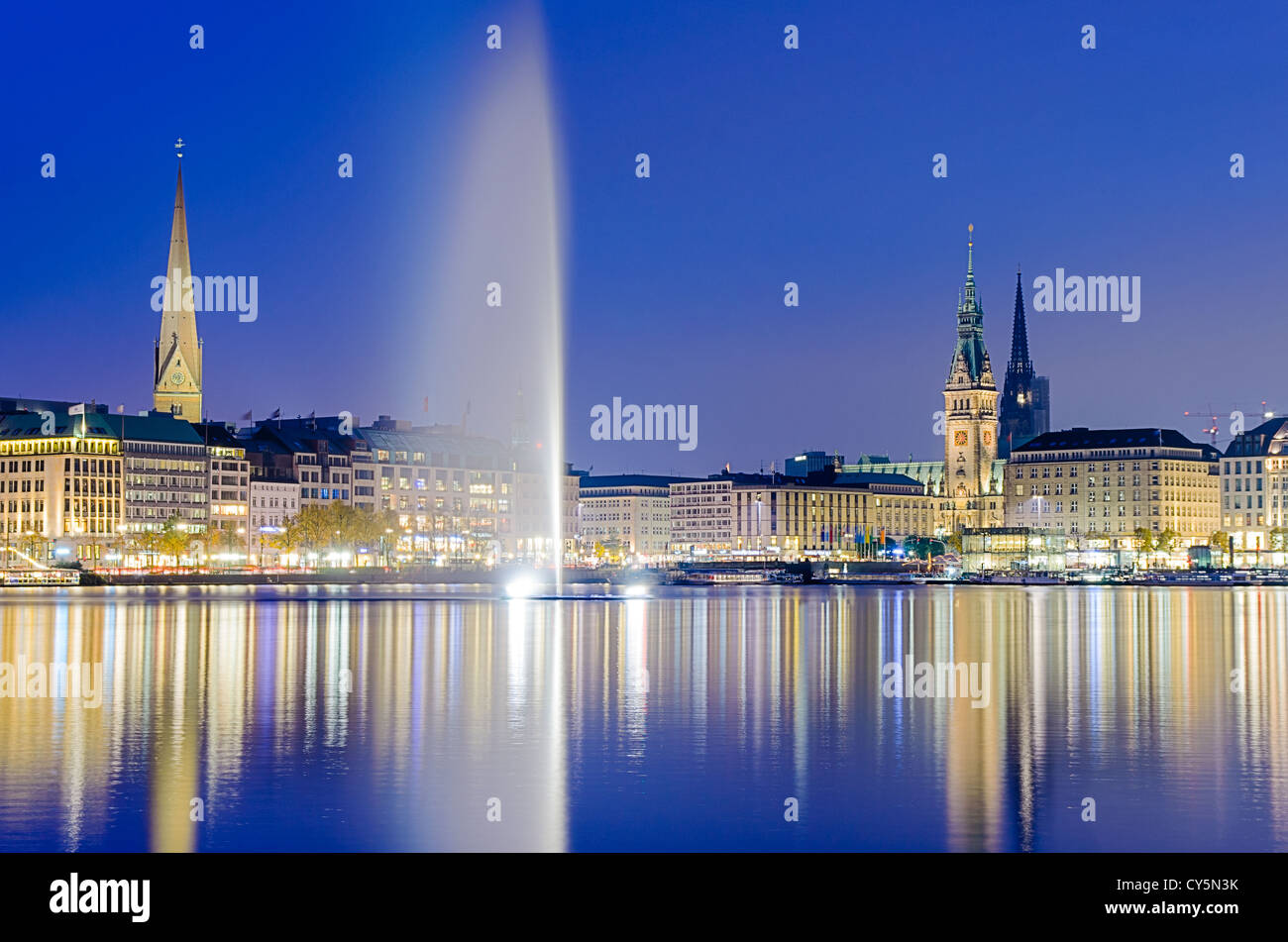 View across the Inner Alster Lake (Binnenalster) in Hamburg, Germany with the City Hall, the Nikolai and the Peter church Stock Photo