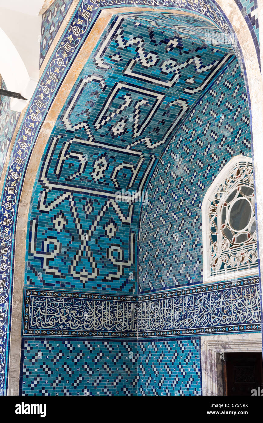 detail of tile mosaic, Tiled Kiosk (Turkish: Çinili Köşk) pavilion,  Topkapı Palace, Istanbul, Turkey Stock Photo