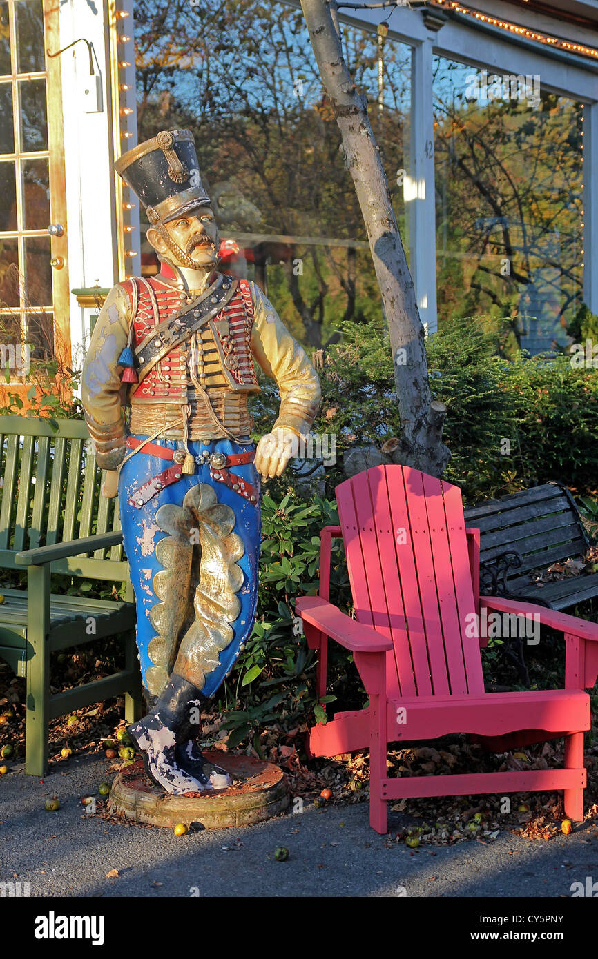 A soldier figure and a pink Adirondack chair in front of William Austin's Antiques, Chester, Vermont Stock Photo