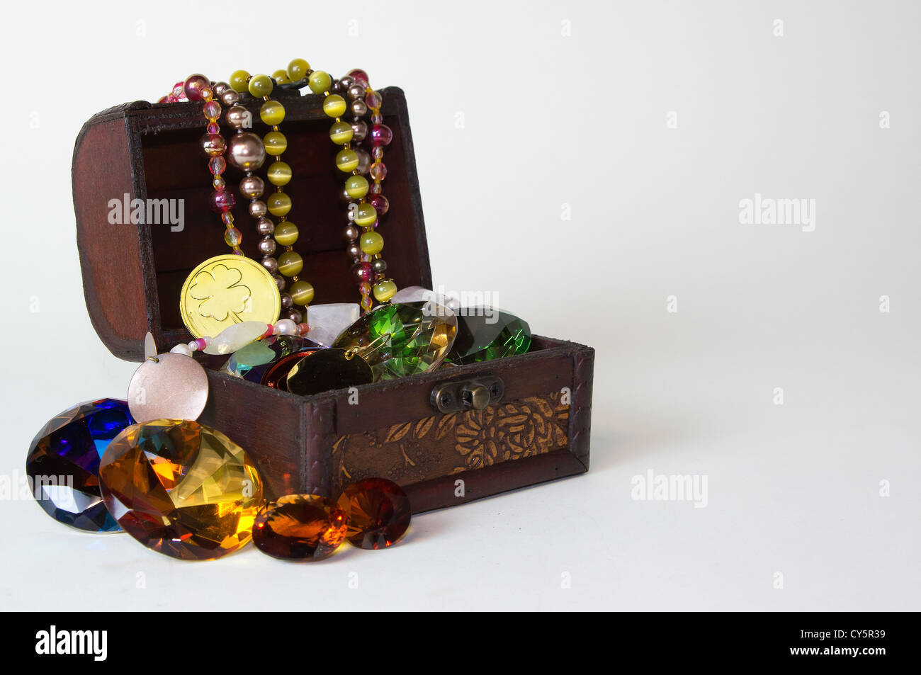 Gold treasure chest golden hi-res stock photography and images - Alamy