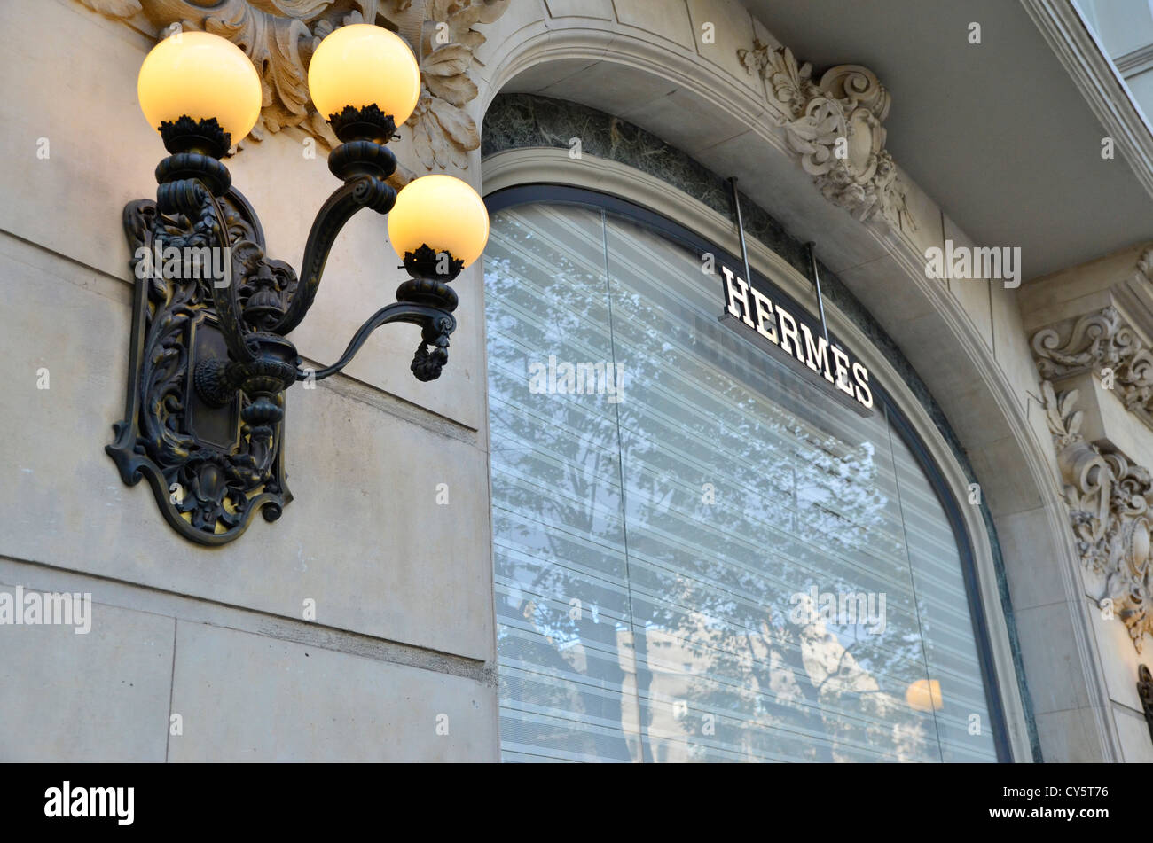 Hermes storefront hi-res stock photography and images - Alamy