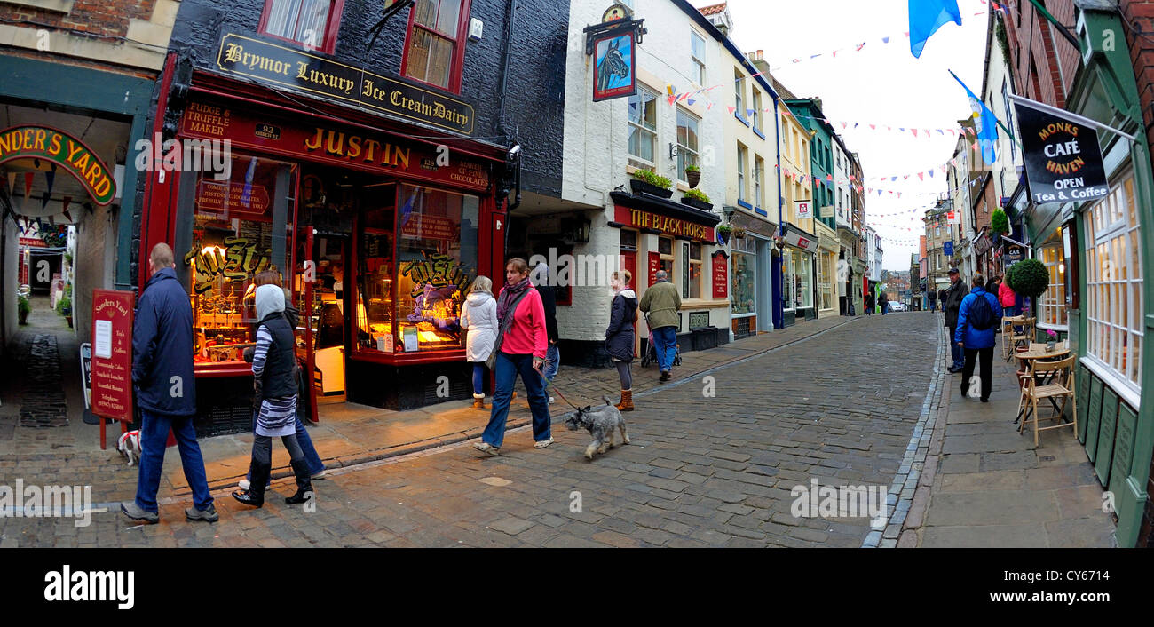 The narrow cobbled stone streets and lanes of old Whitby in North Yorkshire, England, uk Stock Photo