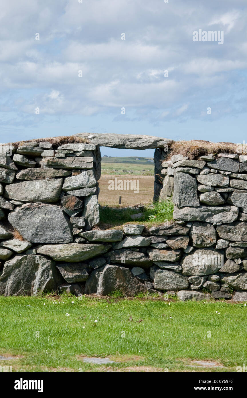 Window and stone walls of a ruined croft at Arnol, Isle of Lewis Stock Photo