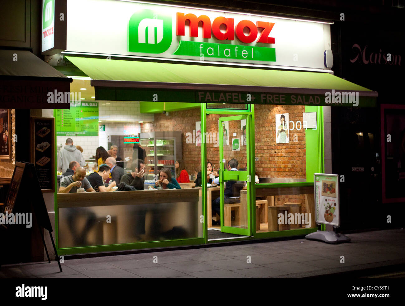 Maoz Falafel vegetarian restaurant, Soho, London, England, UK. Stock Photo