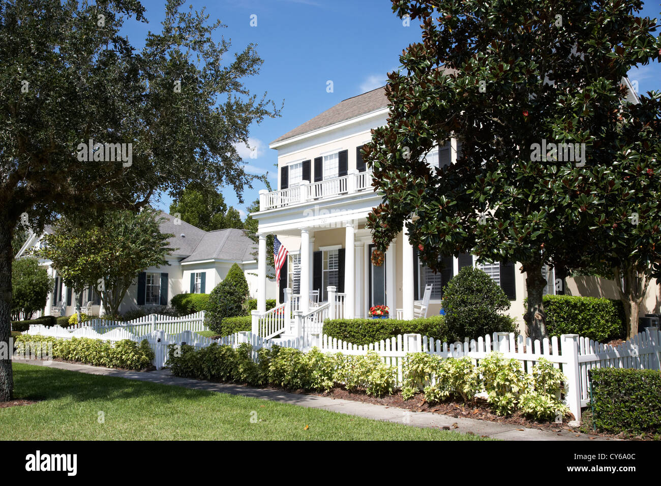 White picket fence hi-res stock photography and images - Alamy
