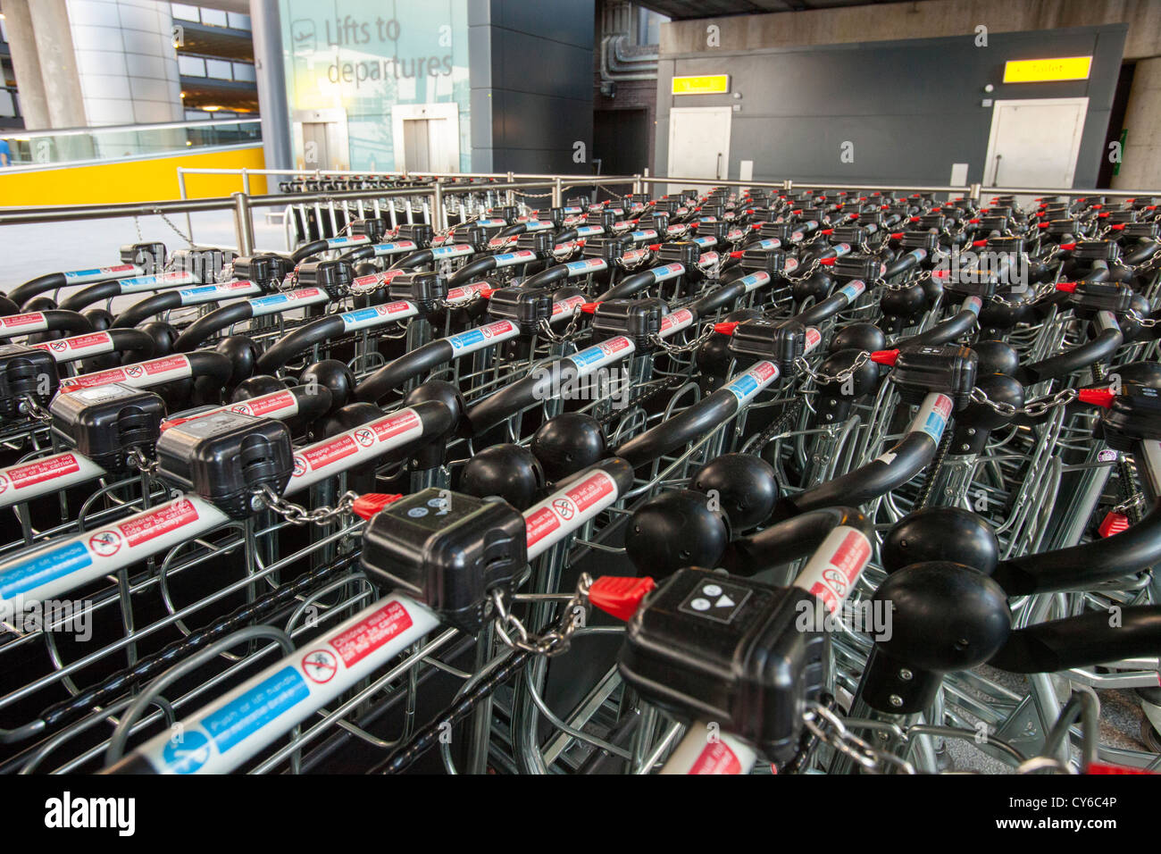 Gatwick airport terminal hires stock photography and images Alamy