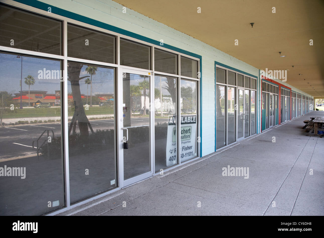 vacant empty strip mall in kissimmee florida usa Stock Photo