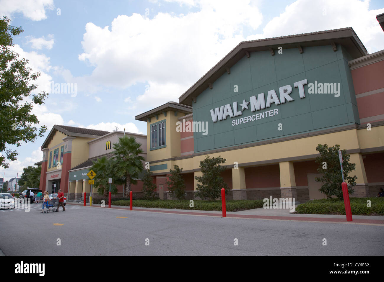 walmart supercenter in orlando hypermarket florida usa Stock Photo - Alamy