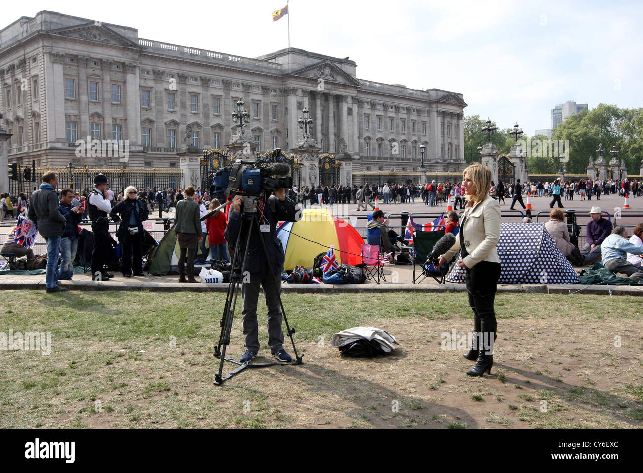 TV REPORTER DOING A LIVE REPORT  IN LONDON FOR THE ROYAL WEDDING OF KATE MIDDLETON AND PRINCE WILLIAM Stock Photo