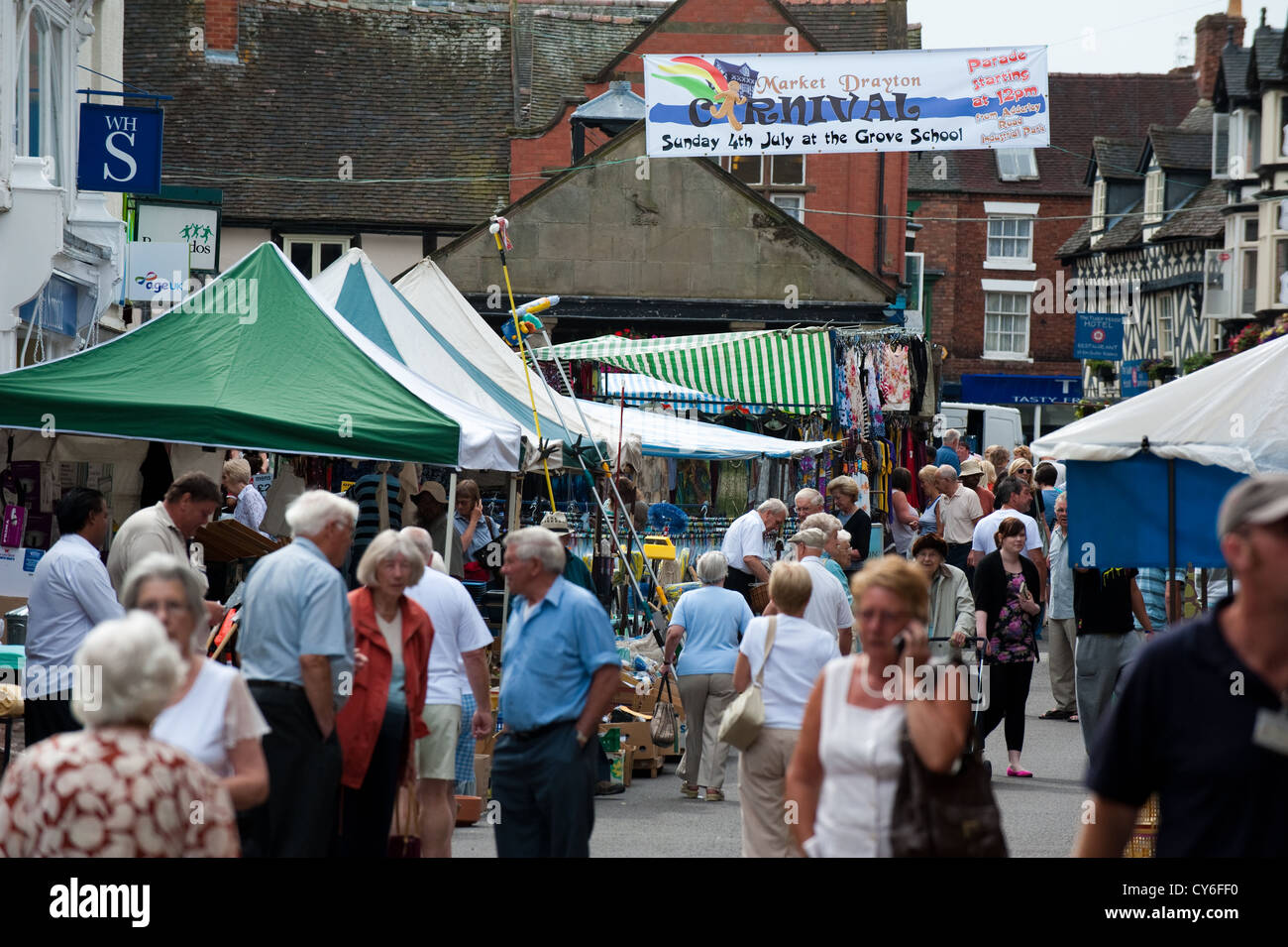 Market Drayton street market, Shropshire Stock Photo Alamy
