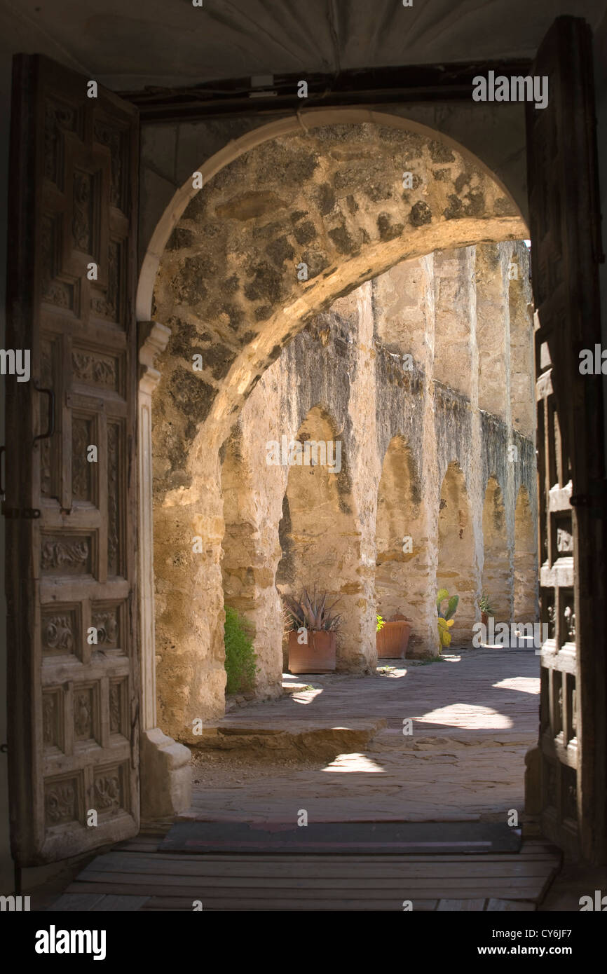 STONE ARCHWAYS DOORWAY MISSION SAN JOSE SAN ANTONIO TEXAS USA Stock Photo