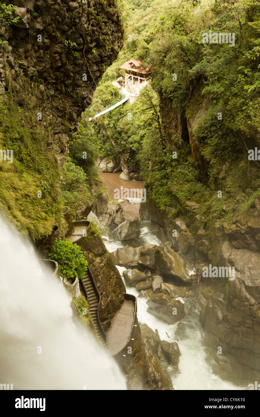 Powerful waterfall plunges gorge hi-res stock photography and images ...