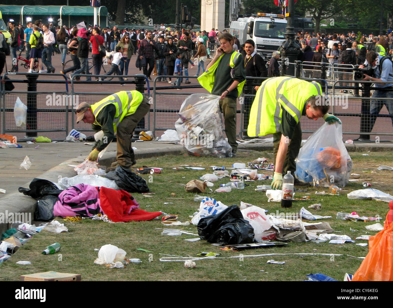 RUBBISH COLLECTORS PICKING UP RUBBISH AND LITTER OUTSIDE BUCKINGHAM