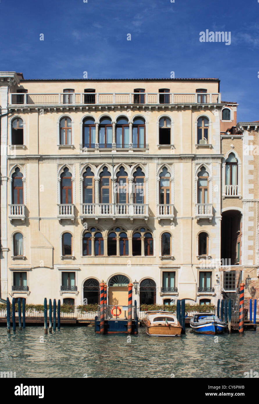 Palace palazzo palazzi palais palast hi-res stock photography and ...