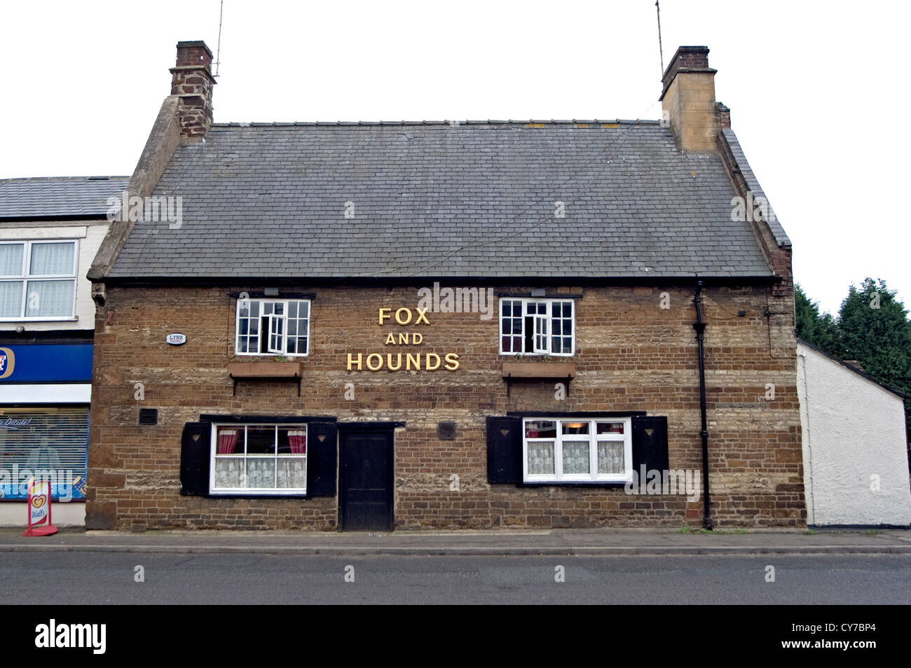 Fox and hounds inn accommodation hi-res stock photography and images