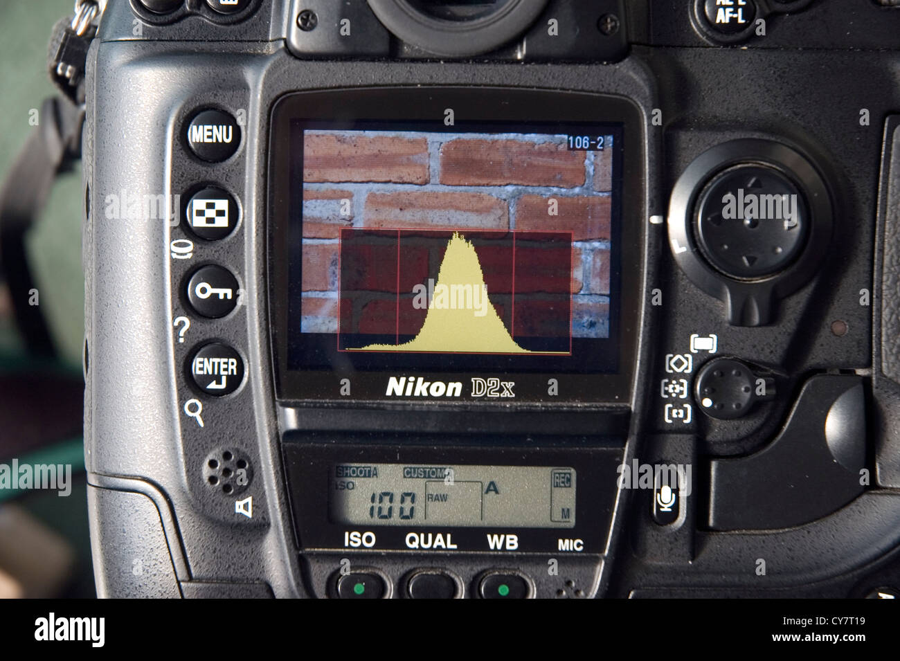 Nikon D2x digital camera - showing histogram on back of camera Stock Photo  - Alamy