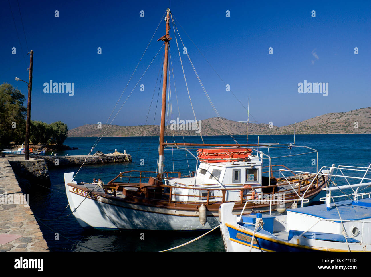 fishing boats and sea elounda aghios nicolaos lasithi crete greece Stock Photo