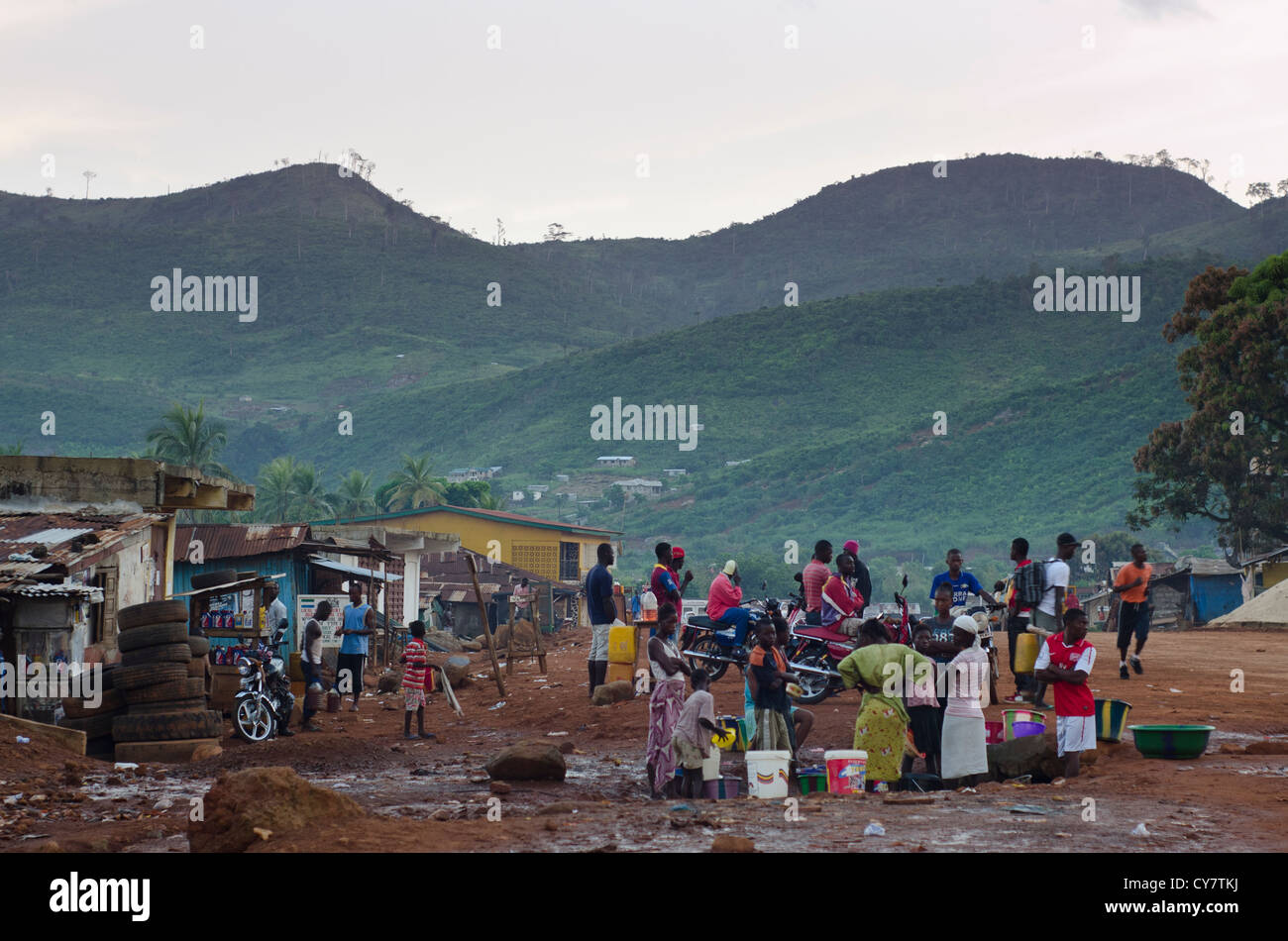 Community fetching water on the Ocean Road, Nr Freetown, Sierra Leone Stock Photo