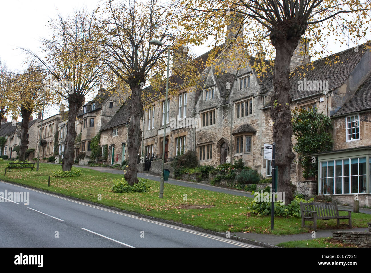 Burford high street hi-res stock photography and images - Alamy