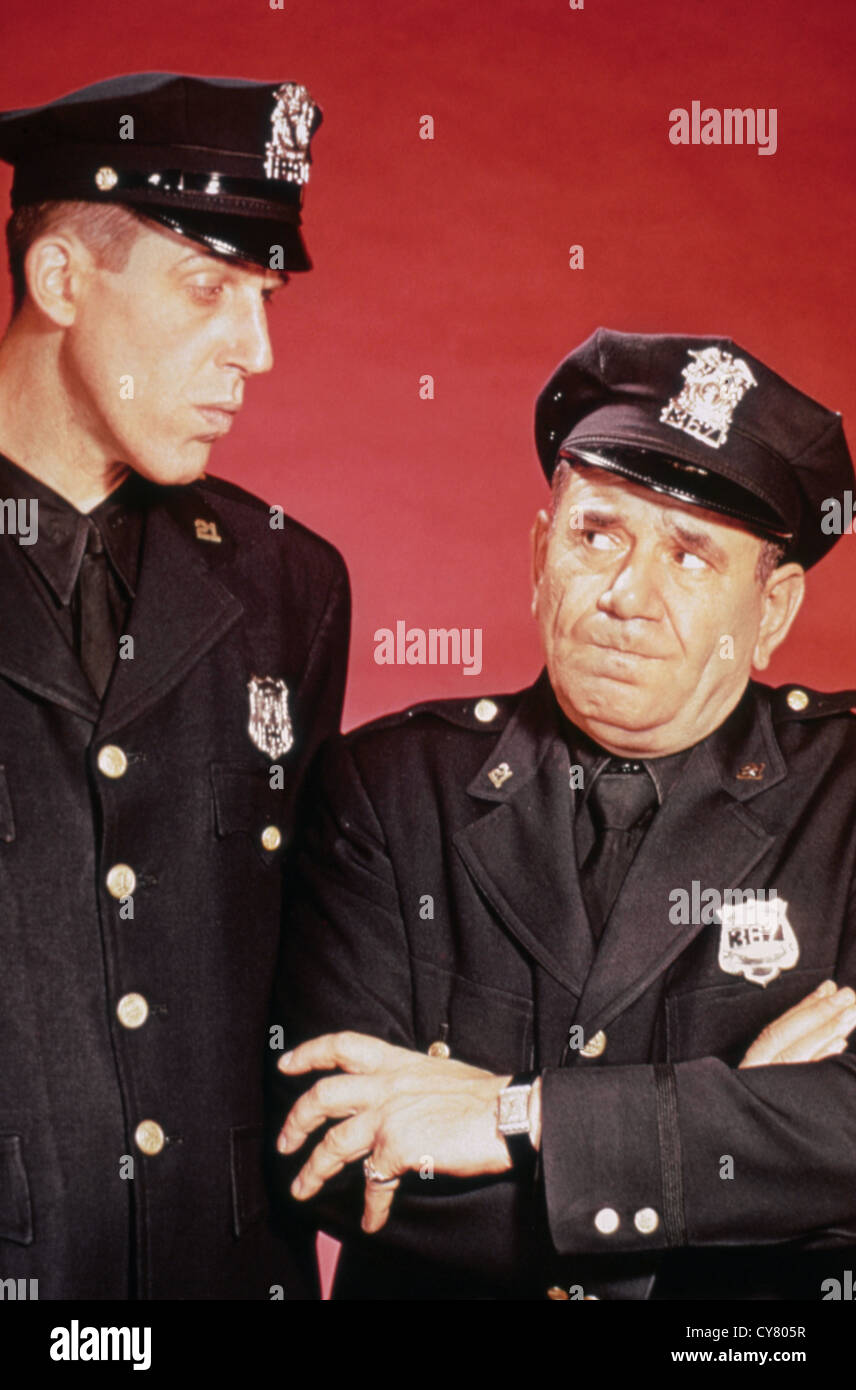 CAR 54: WHERE ARE YOU (TV) 1961-63 FRED GWYNNE, JOE E. ROSS CRFF 001 MOVIESTORE COLLECTION LTD Stock Photo