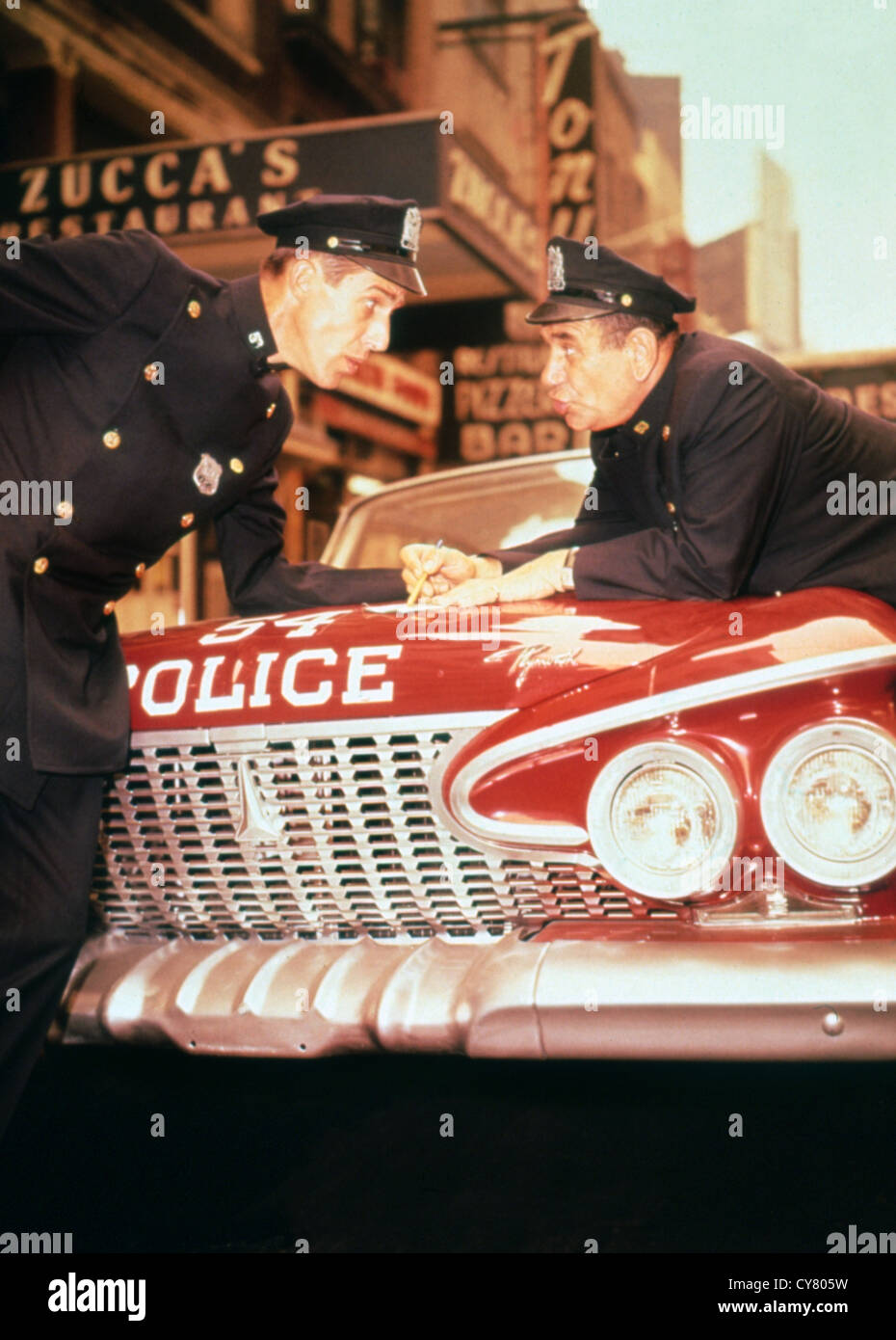 CAR 54: WHERE ARE YOU (TV) 1961-63 FRED GWYNNE, JOE E. ROSS CRFF 003 MOVIESTORE COLLECTION LTD Stock Photo