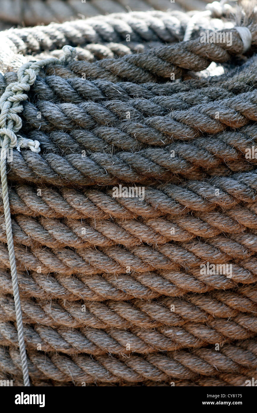 Loose rope hi-res stock photography and images - Alamy