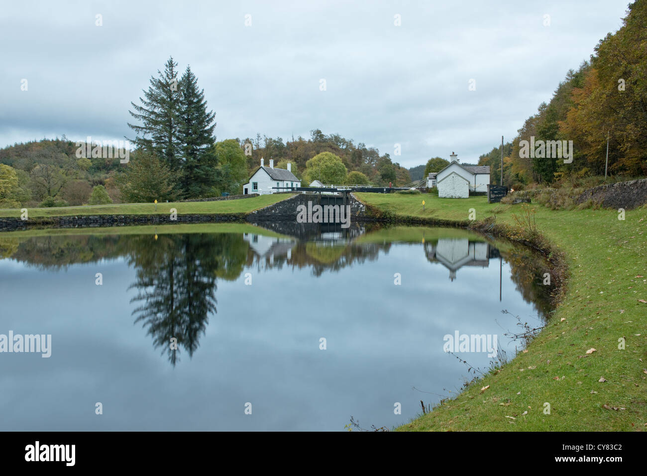 Crinan Canal and lock keeper cottages in Argyllshire, Scotland Stock Photo