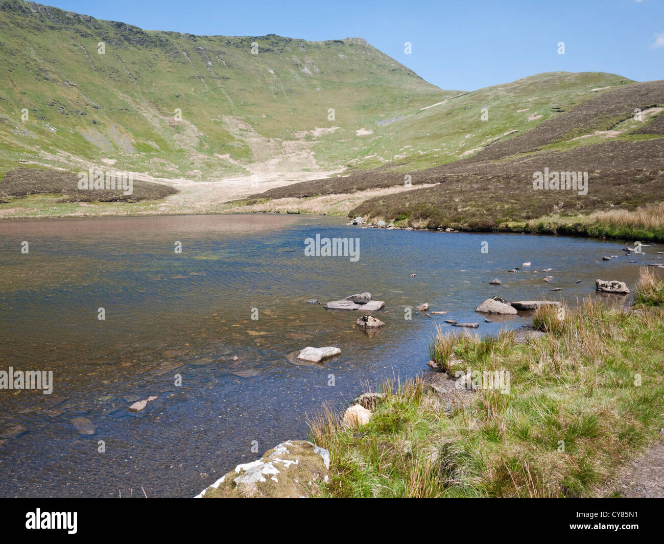 The lake of Llyn Lluncaws beneath the summit of Cadair Berwyn, in North Wales' Berwyn mountains. Stock Photo