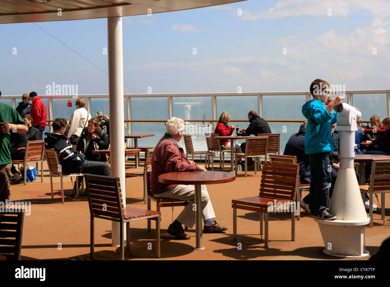 English channel ferry rear hi-res stock photography and images - Alamy