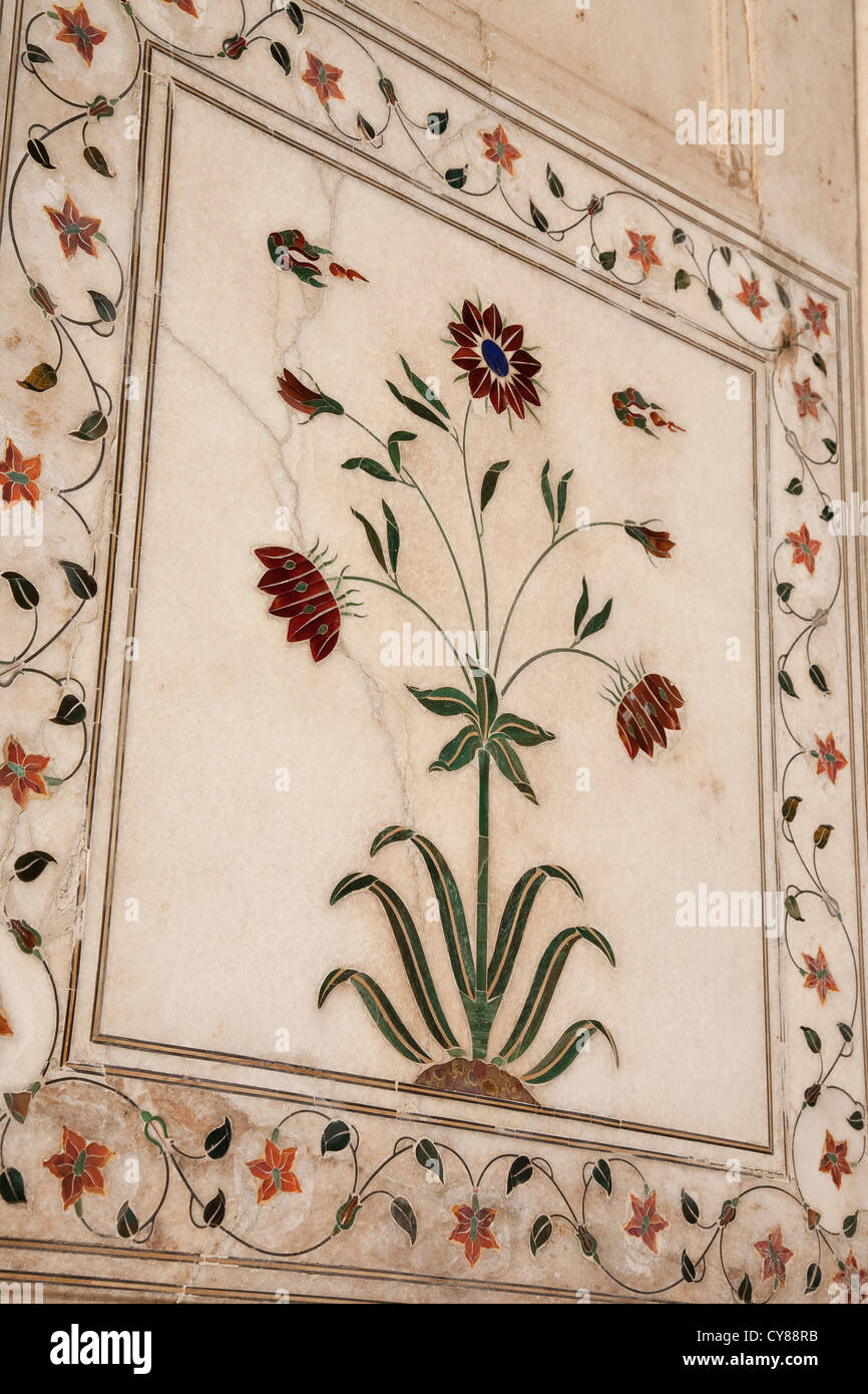 Detail of piedra dura stonework at Khas Mahal in the Red Fort complex - Red Fort, Delhi, India Stock Photo