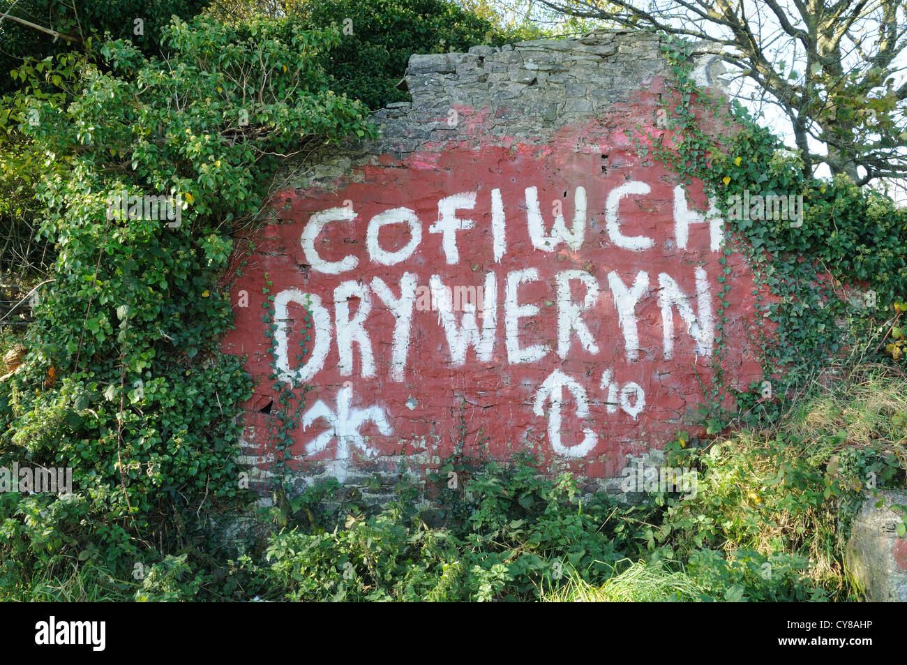 Cofiwch Dryweryn Welsh language graffiti Llanrhystud  Ceredigion Wales Cymru UK GB Stock Photo