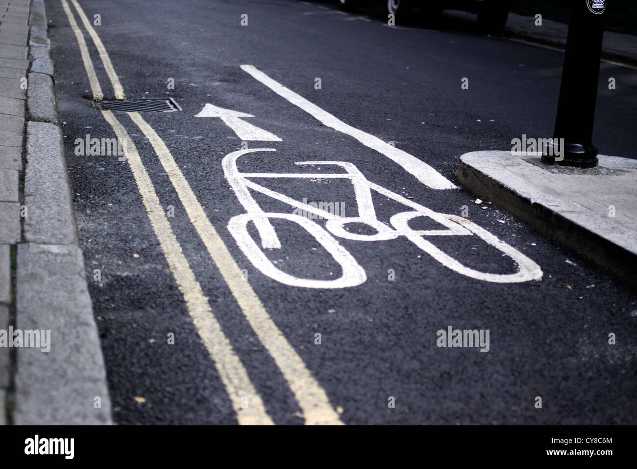 markings-for-a-cycle-lane-in-central-london-stock-photo-alamy