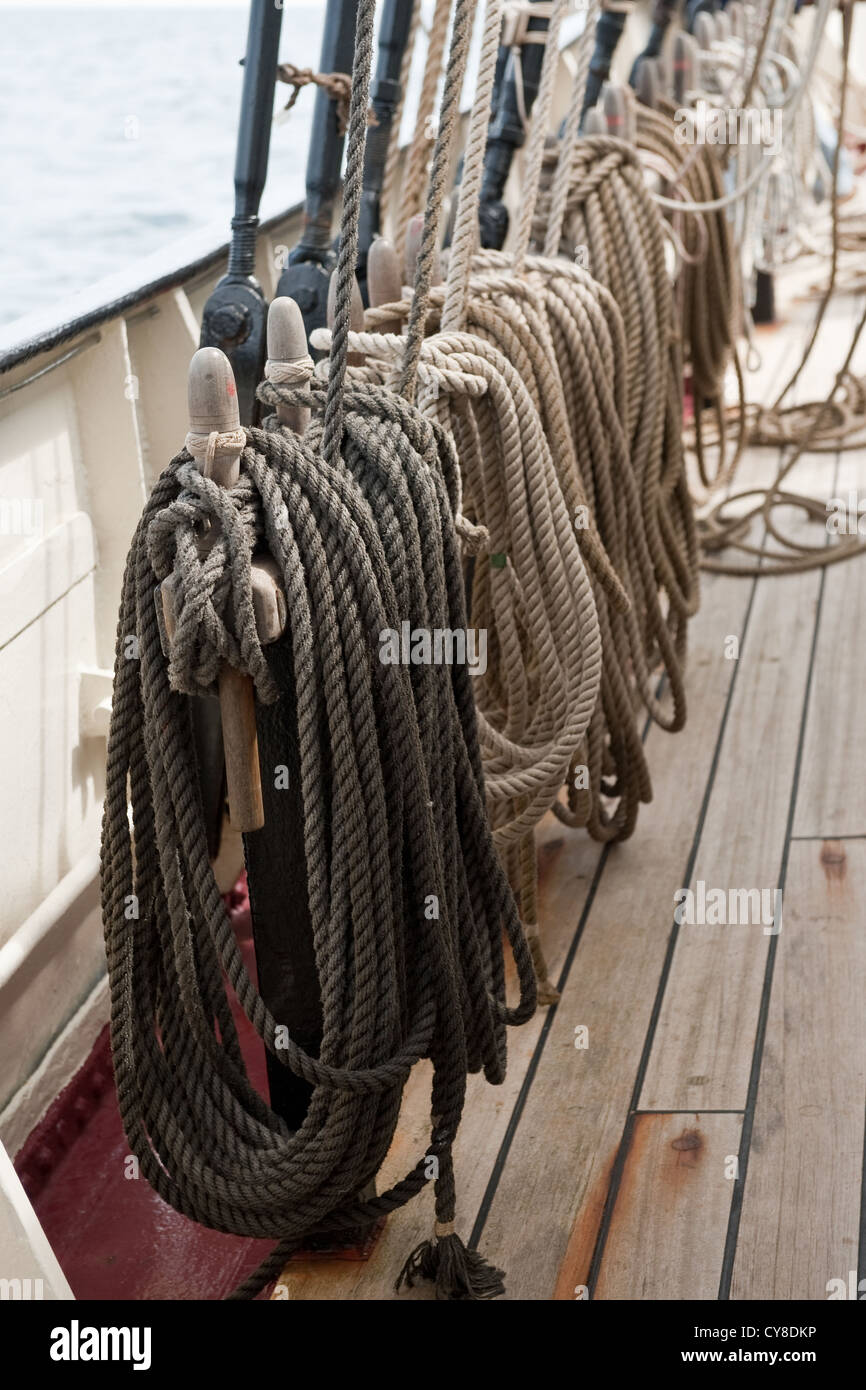 Halyard hi-res stock photography and images - Alamy