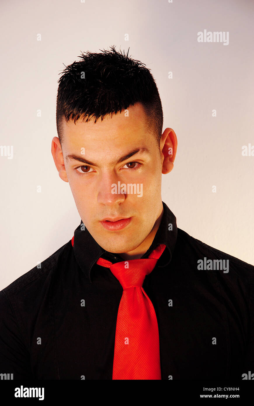 Portrait of young man looking at the camera Stock Photo - Alamy