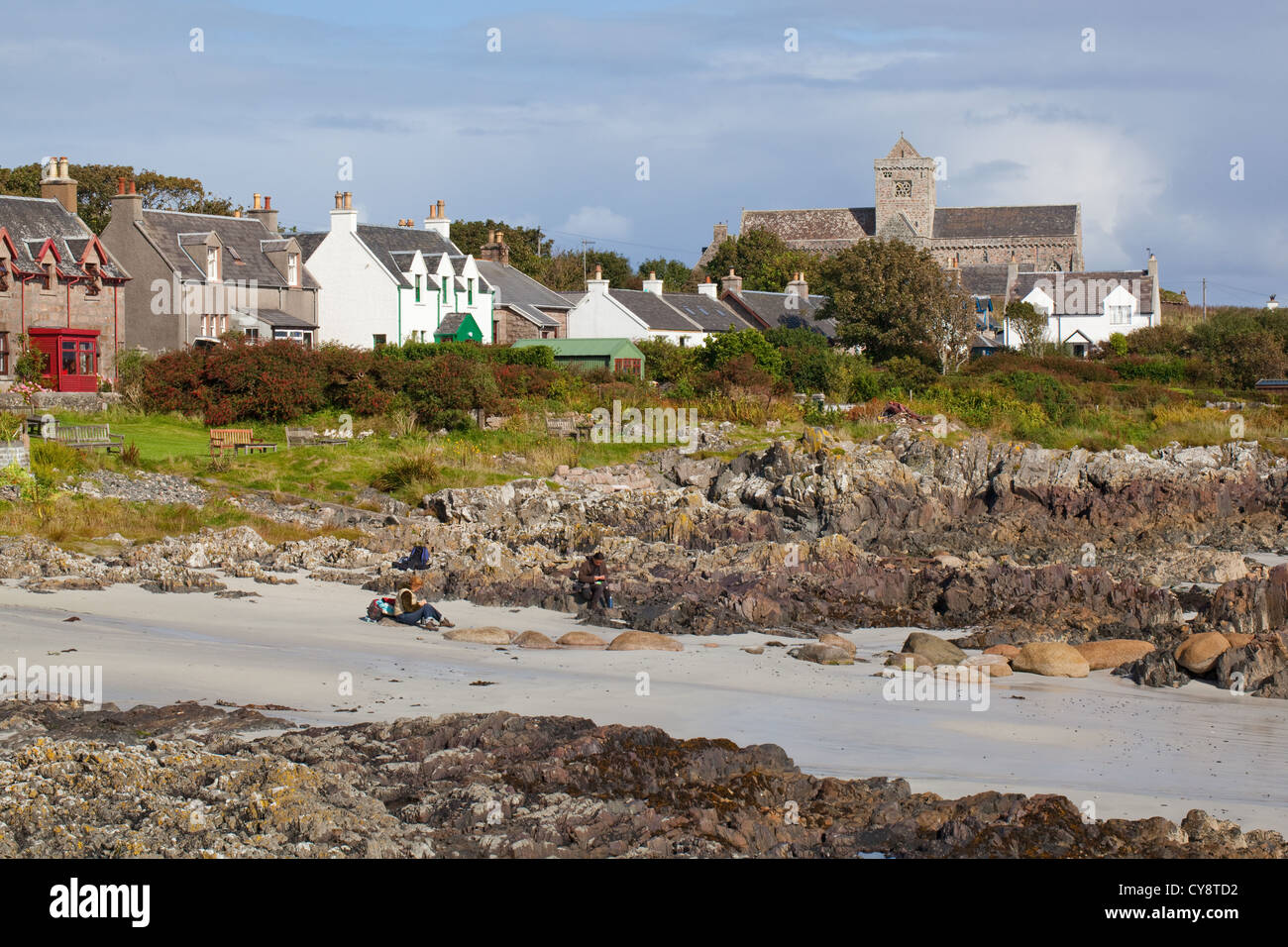 St. Ronan's Bay, The Village. Iona. Inner Hebrides, South West Scotland. Cottage residences with The Abbey. From the Pier. Stock Photo