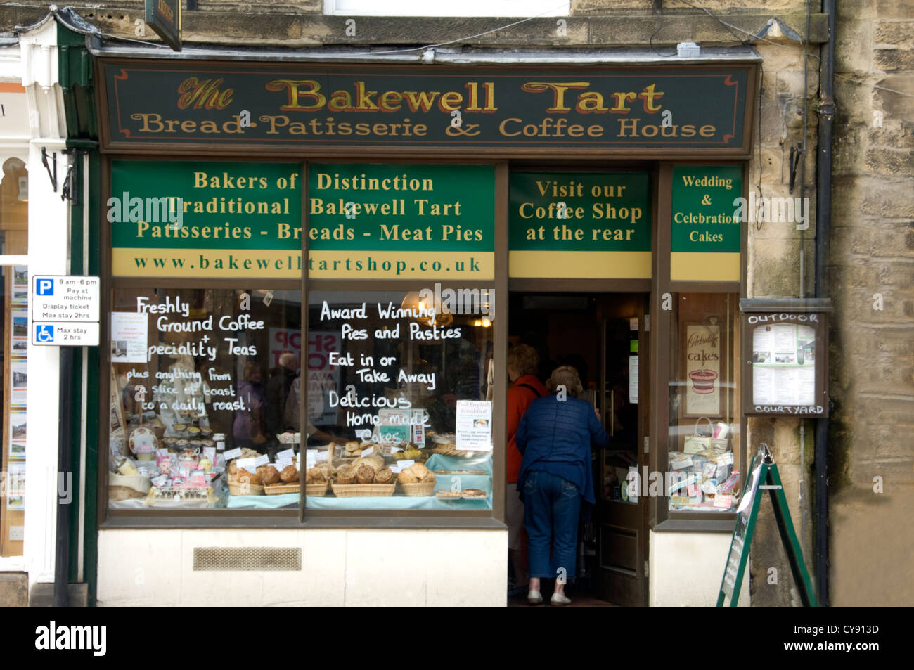 DERBYSHIRE; BAKEWELL; THE BAKEWELL TART SHOP IN MATLOCK STREET Stock