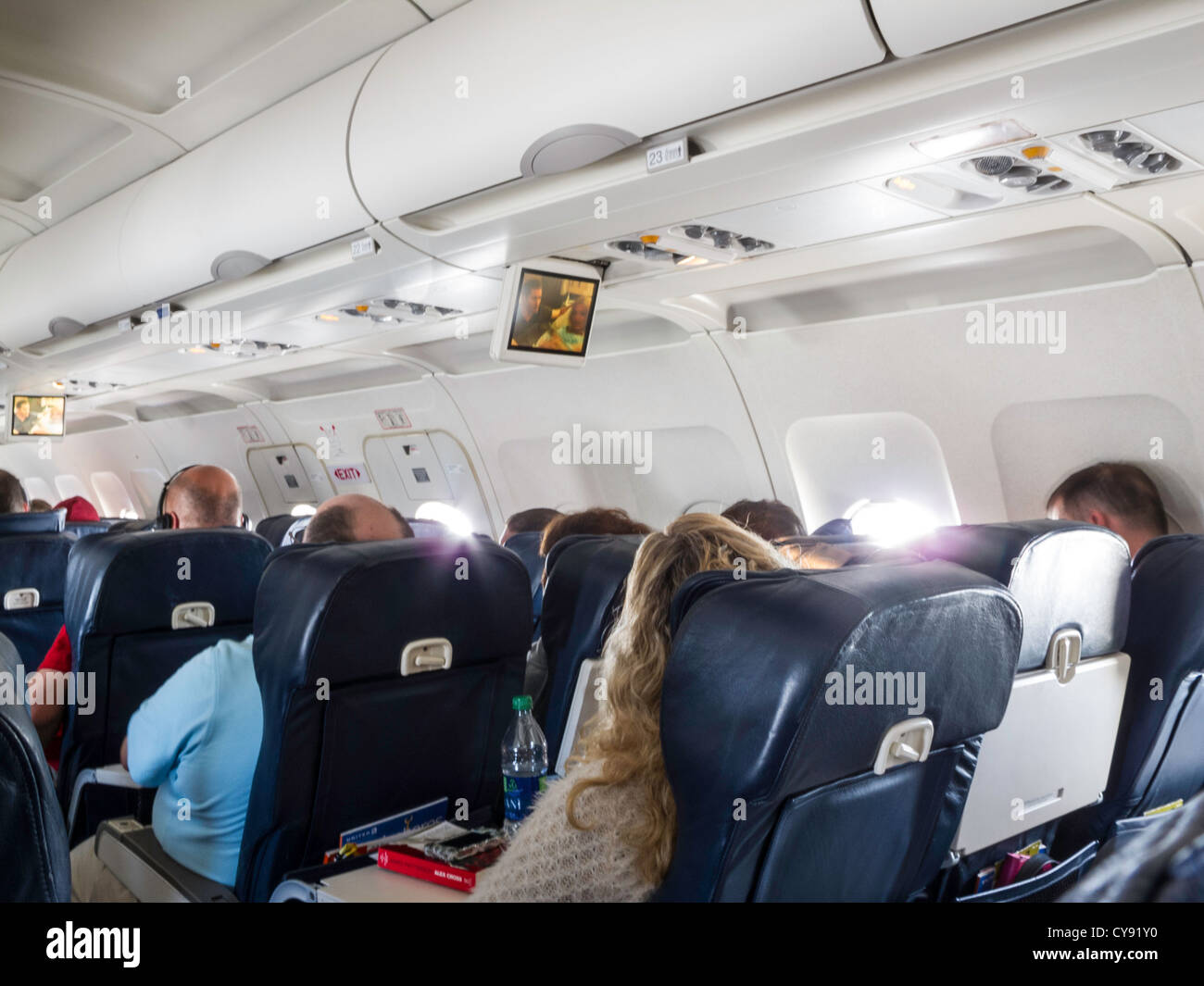 Us airplane passengers hi-res stock photography and images - Alamy
