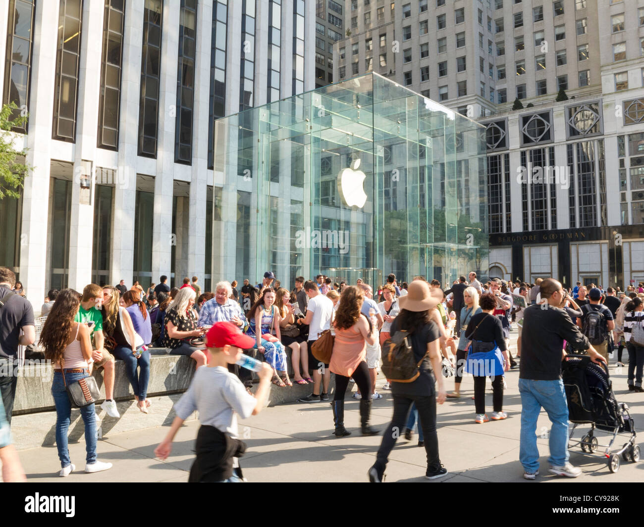 Apple computer store fifth avenue nyc stock photo alamy