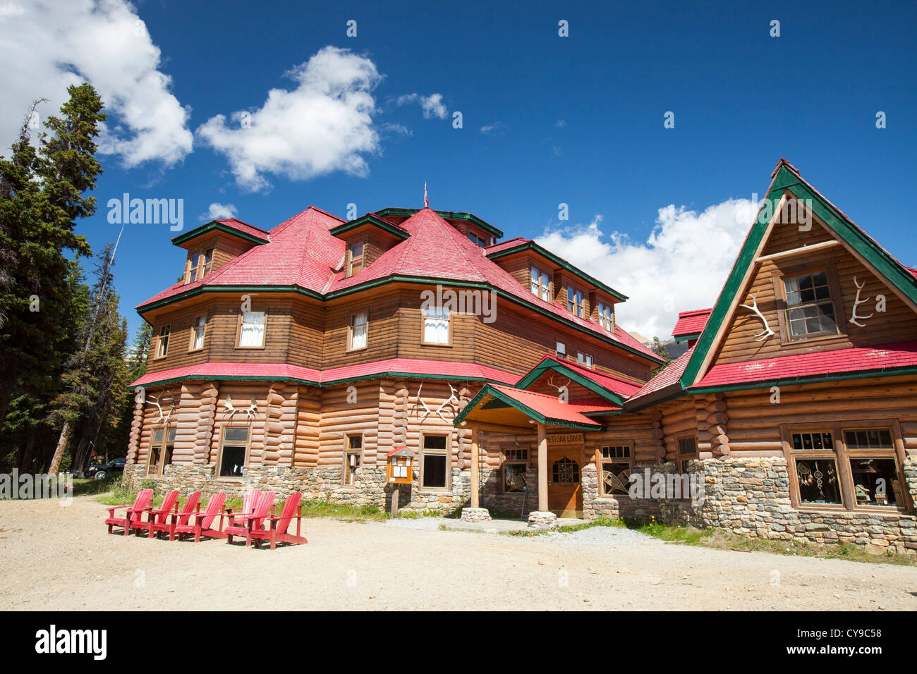 The Num Ti Jah Lodge near Bow Lake in the Canadian Rockies Stock Photo