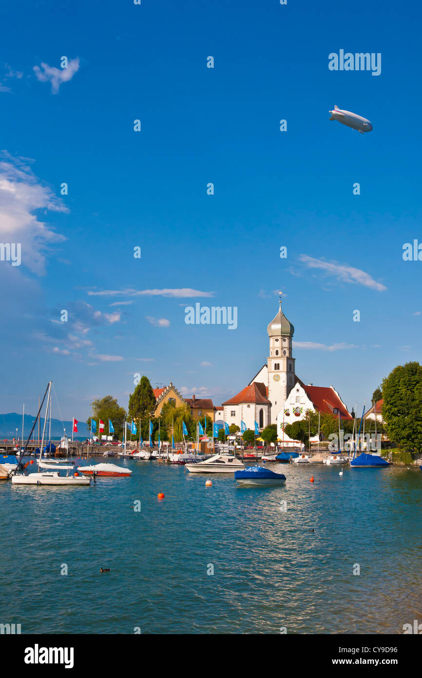 A ZEPPELIN AND BOATS IN WASSERBURG, LAKE CONSTANCE, BAVARIA, GERMANY Stock Photo