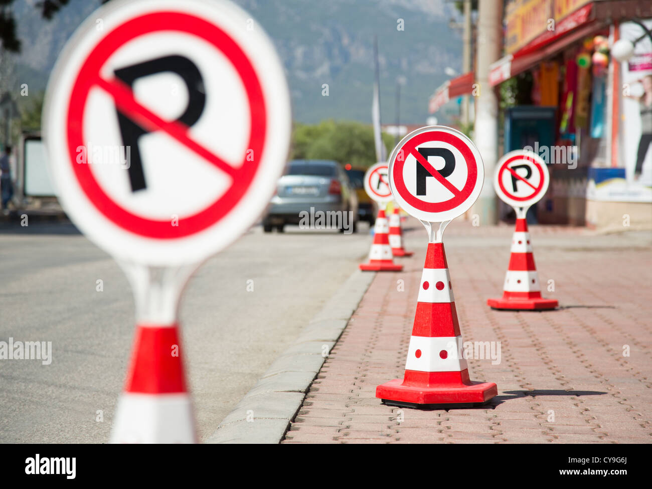 Row of five No parking signs located on a roadside Stock Photo
